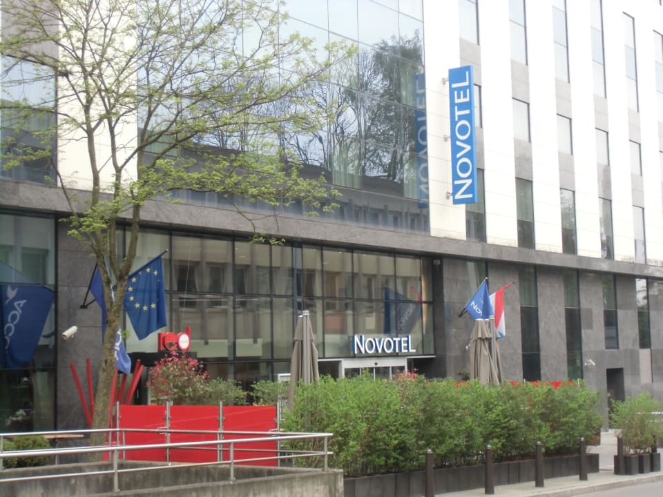 Eingang Hotel Novotel Luxembourg Centre