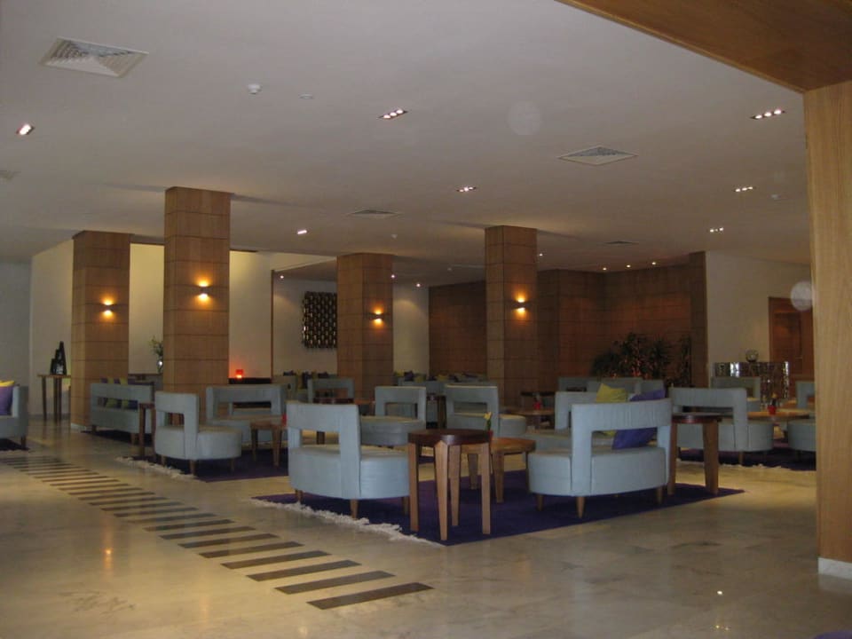 Die liebevoll  neu gestaltete Lobby The Orangers Beach Resort and Bungalows