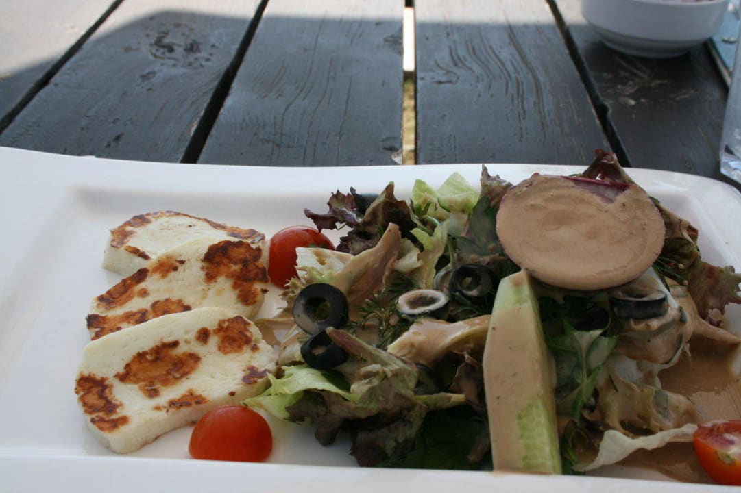 Halomi mit Salat im Fischrestaurant Rixos Premium Belek