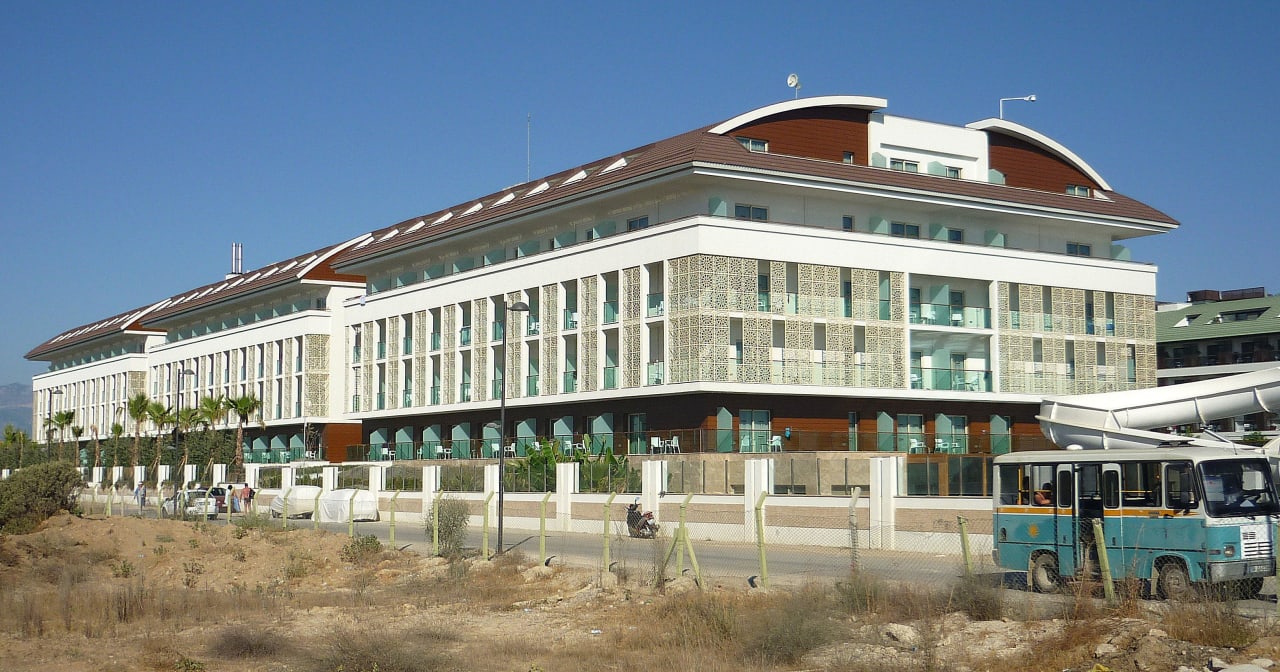 Westliches Grundstück z.Z. nicht bebaut Sentido Trendy Verbena Beach