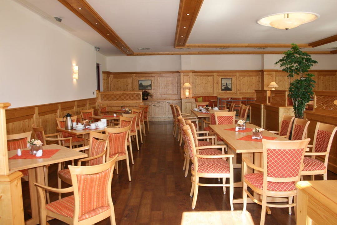 Das Frühstückszimmer Parkhotel Neustadt