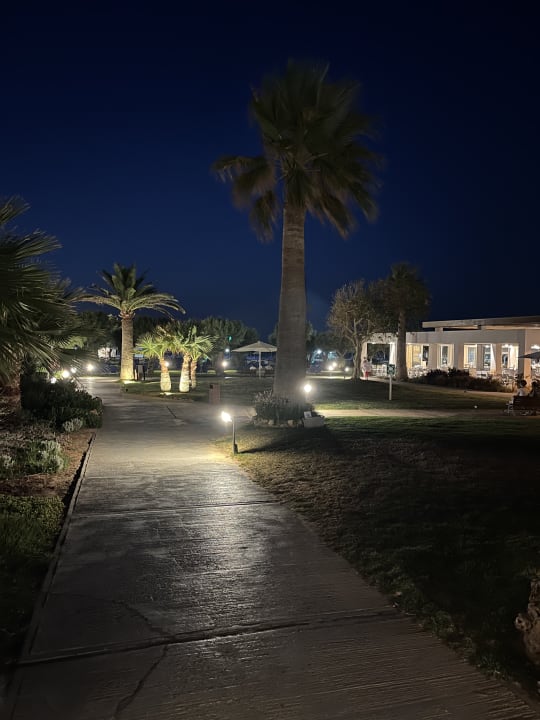 Gartenanlage Anissa Beach & Village