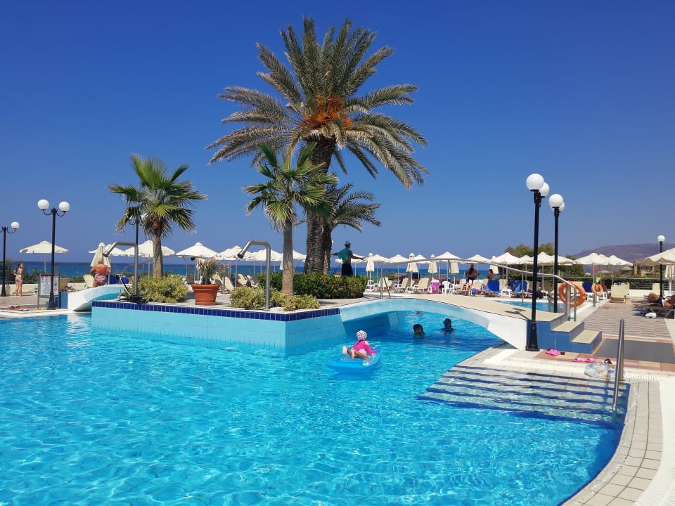 Pool Hydramis Palace Beach Resort