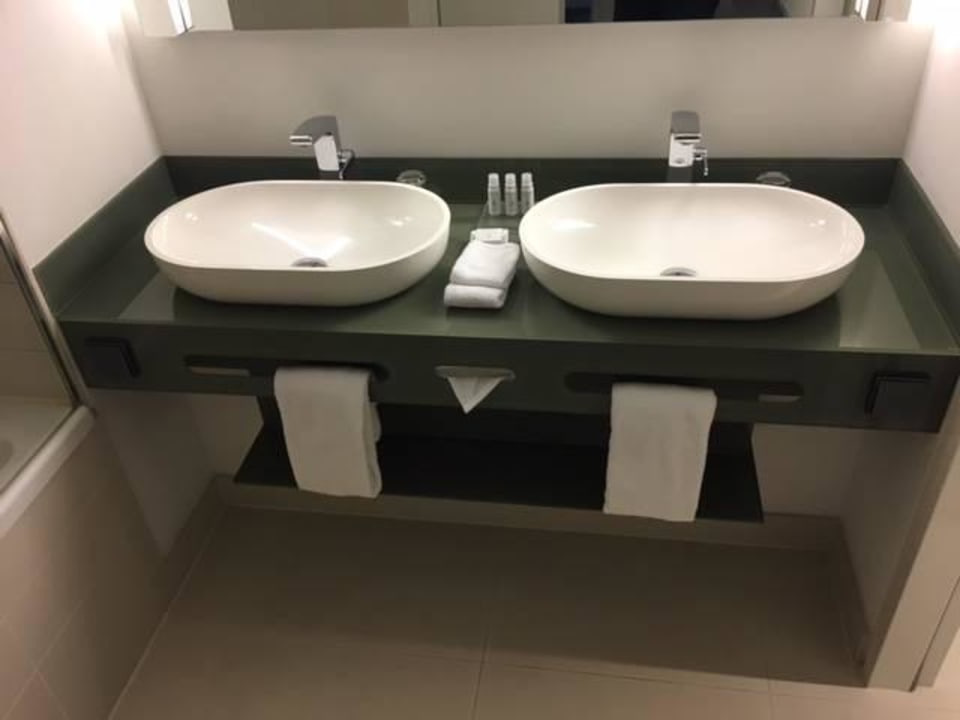 Bathroom COSMO Hotel Berlin Mitte