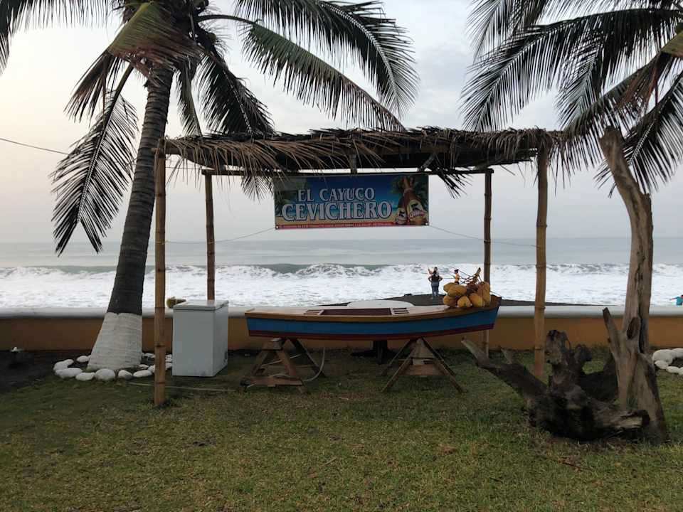 Strand Hotel Cayman Suites