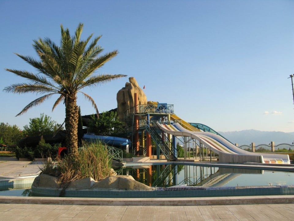 Anfang Mai leider ungepflegt und geschlossen Polat Thermal Hotel