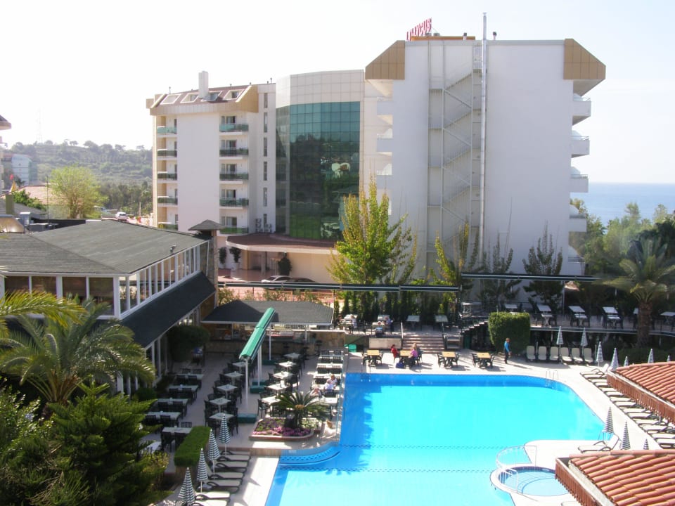 Pool mit Nachbarhotel Hotel Gardenia Beach