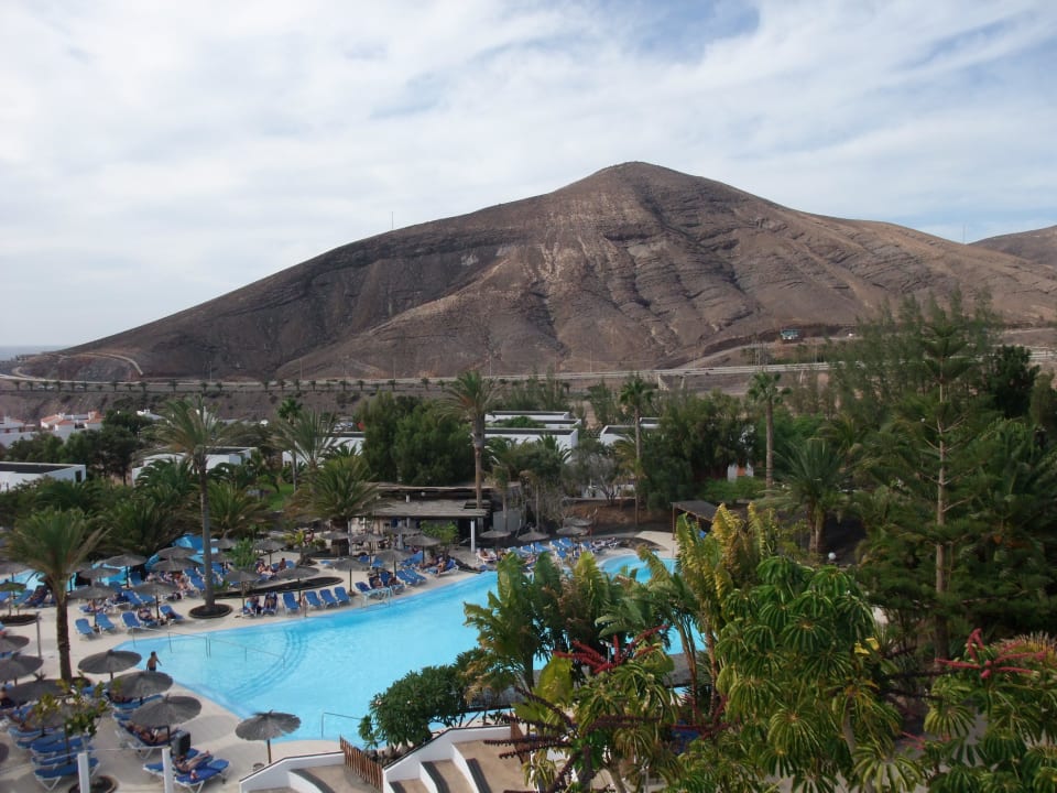Ausblick zum Berg und auf Pool allsun App.-Hotel Esquinzo Beach
