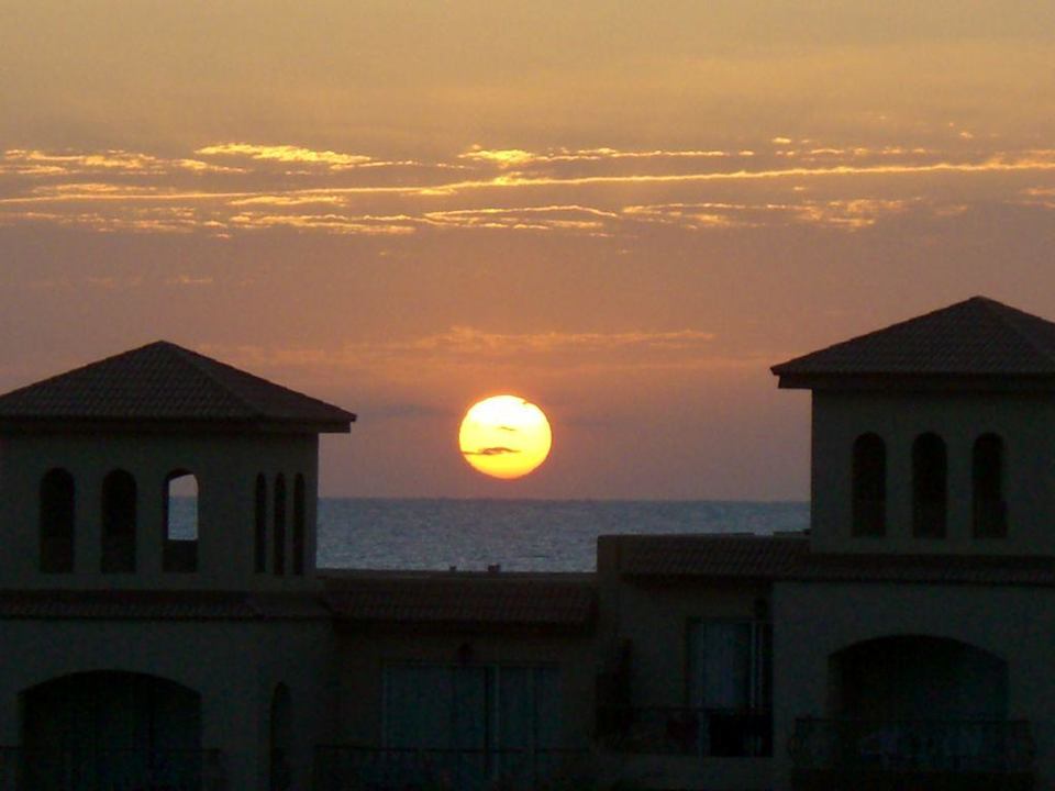 Sonnenaufgang Pensée Royal Garden Beach Resort