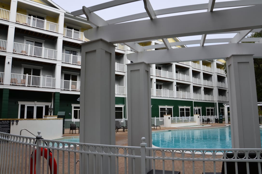 Rückseite des Hotels mit Pool Hotel Hampton Suites Jekyll Island