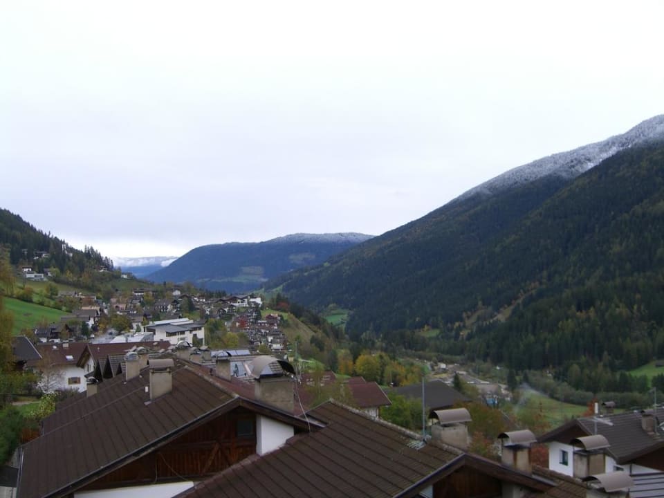 Ausblick vom Bett auf das Ultental Vitalhotel Rainer