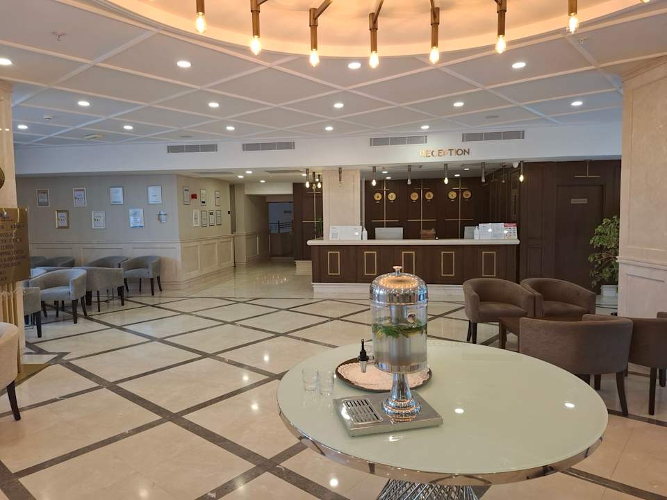 Lobby Royal Atlantis Beach Hotel