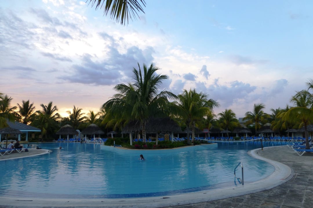 Familpool im Abendlicht Melia Las Dunas