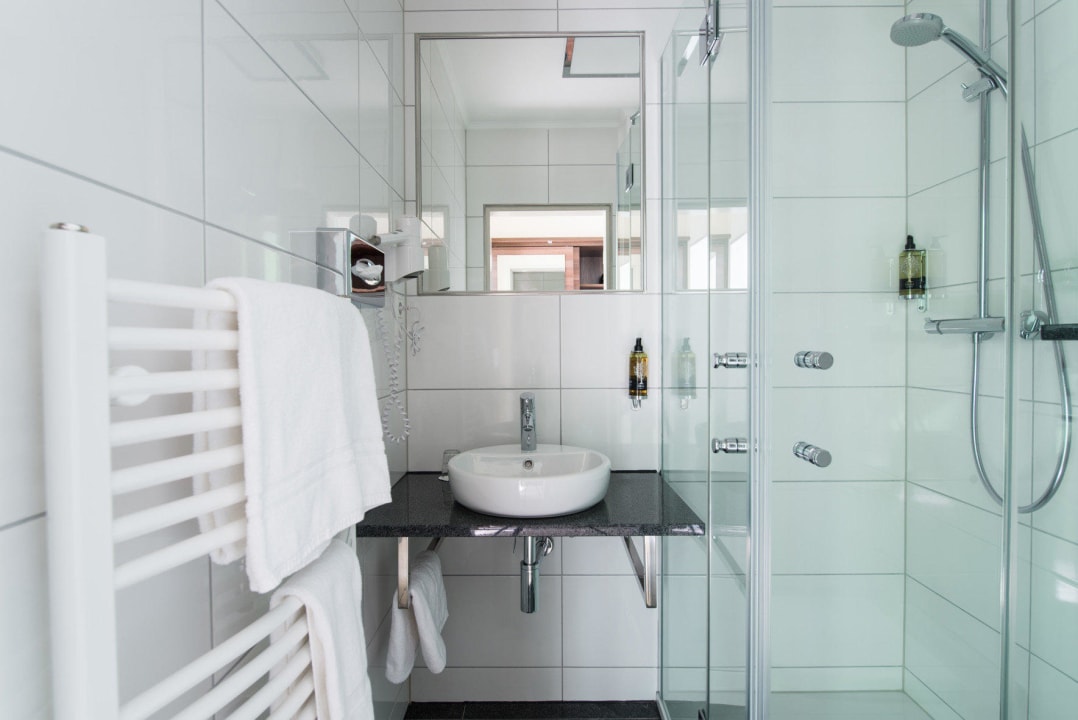 Bad mit Dusche Hotel am Herkules
