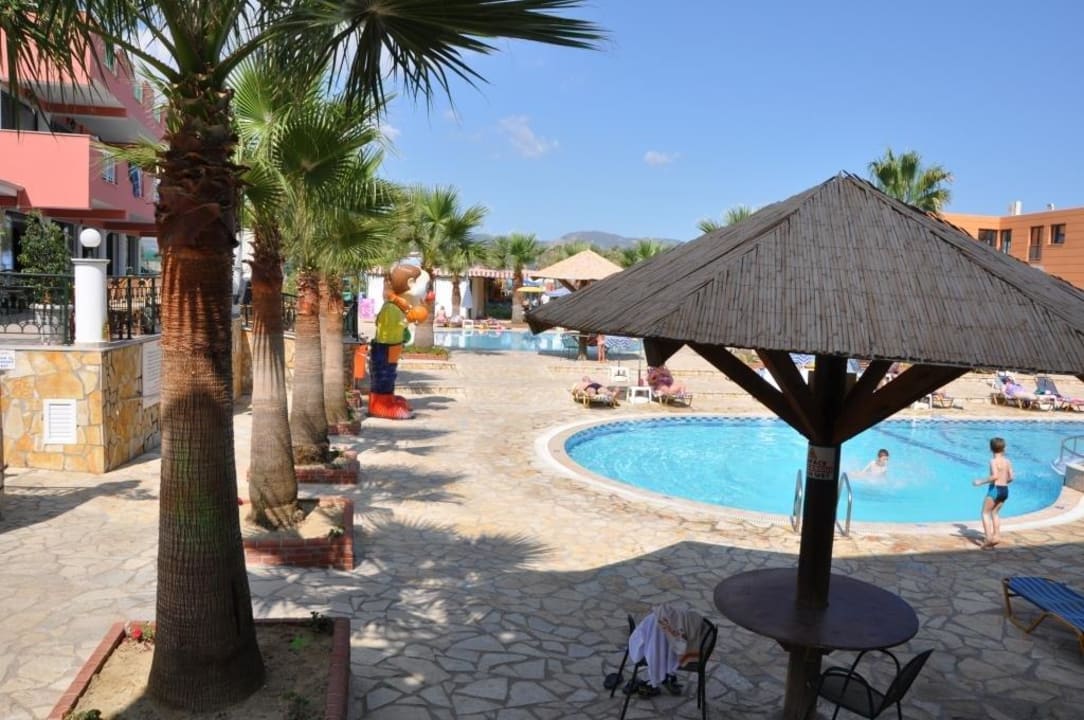 Basen przy bud B Caretta Beach Resort & WaterPark