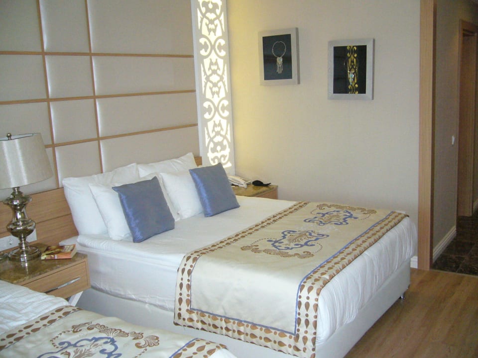 Bett Quattro Beach Spa & Resort