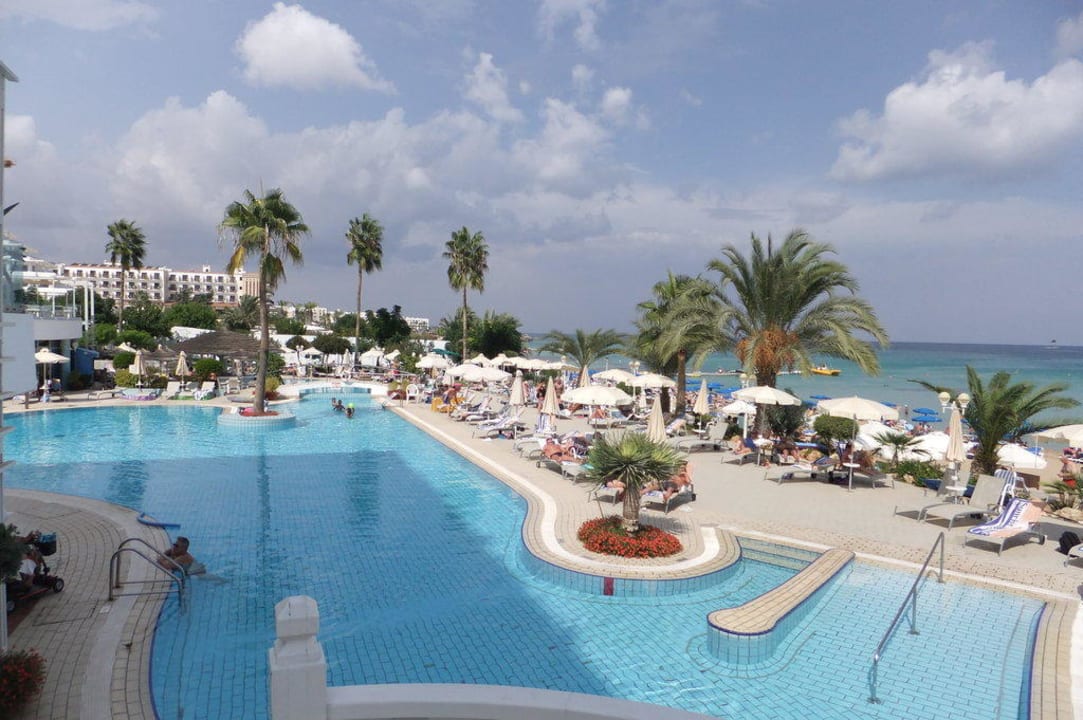 Poolanlage Hotel Sunrise Beach