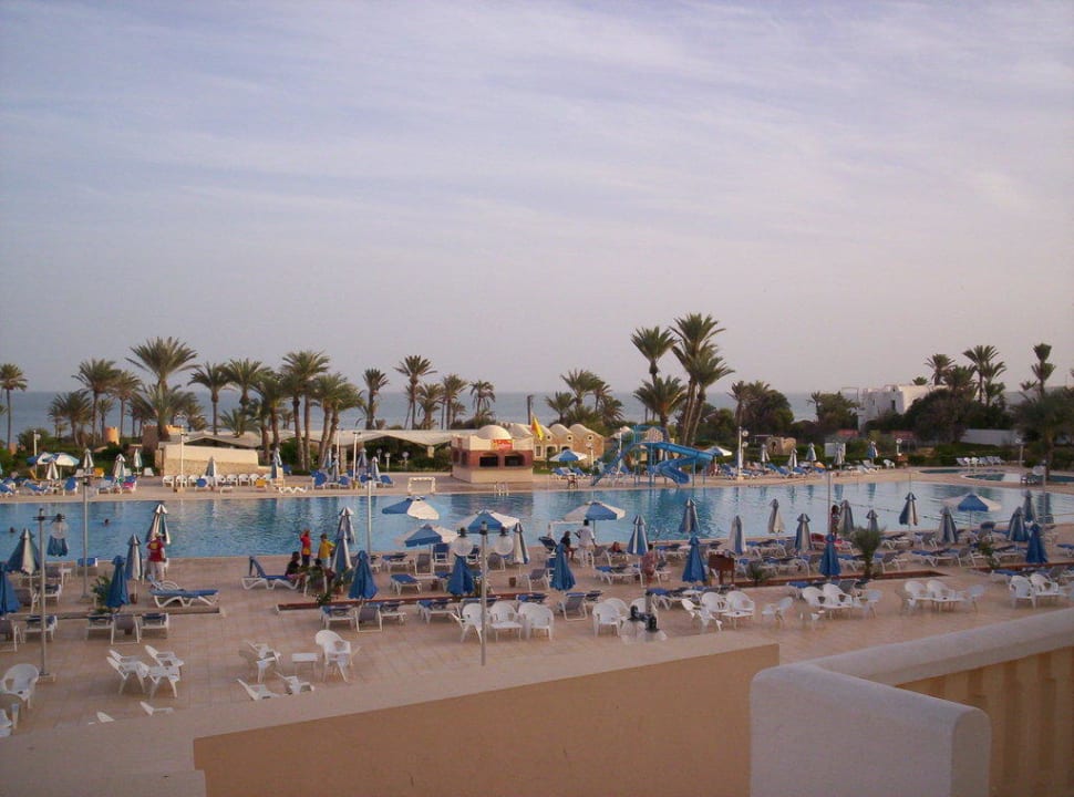 Pool des Holtels Djerba Castille