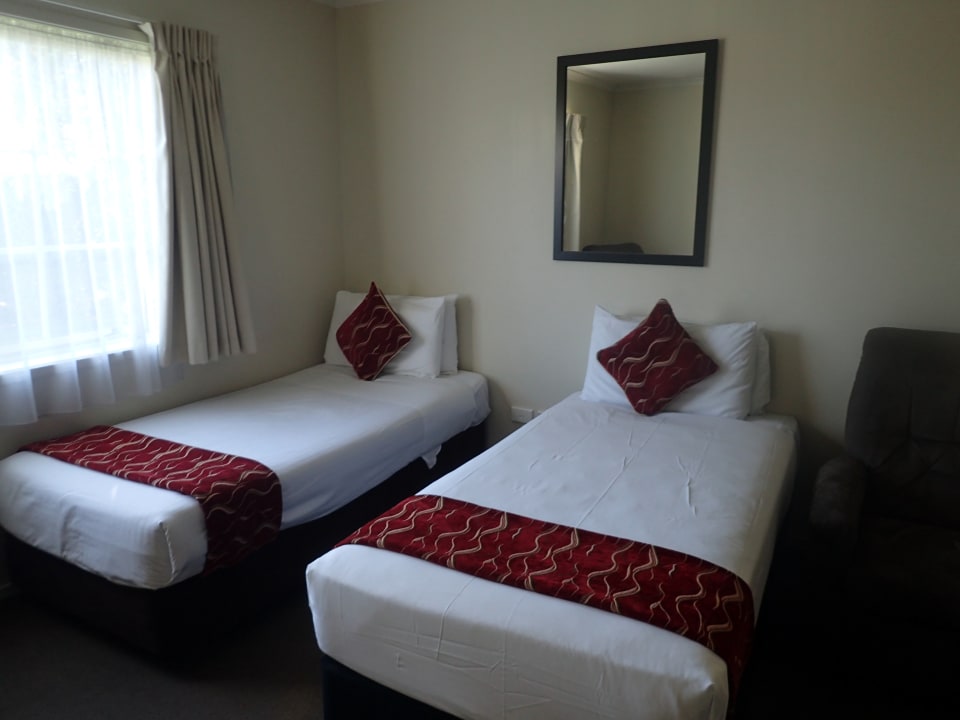 Zimmer BKs Pioneer Motel