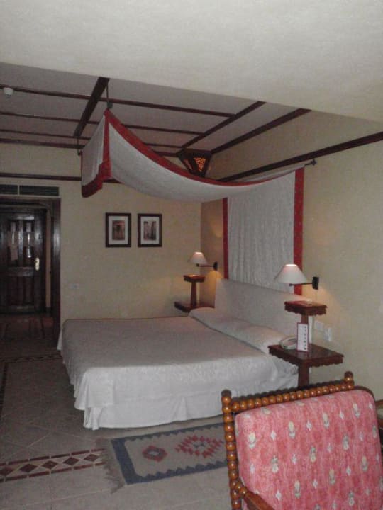 Bett in der JSUI The Grand Resort