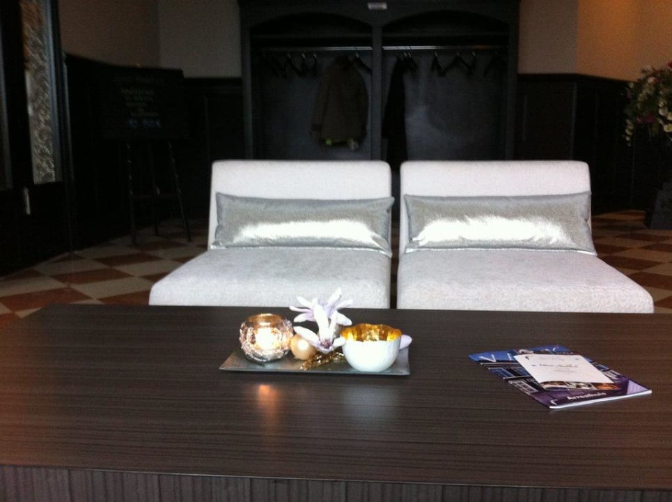 Sitzmöglichkeiten in der Lobby Van der Valk Resort Linstow