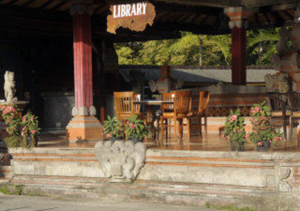 Plätzchen zum Ausruhen neben dem Pool Villa Shanti Beach