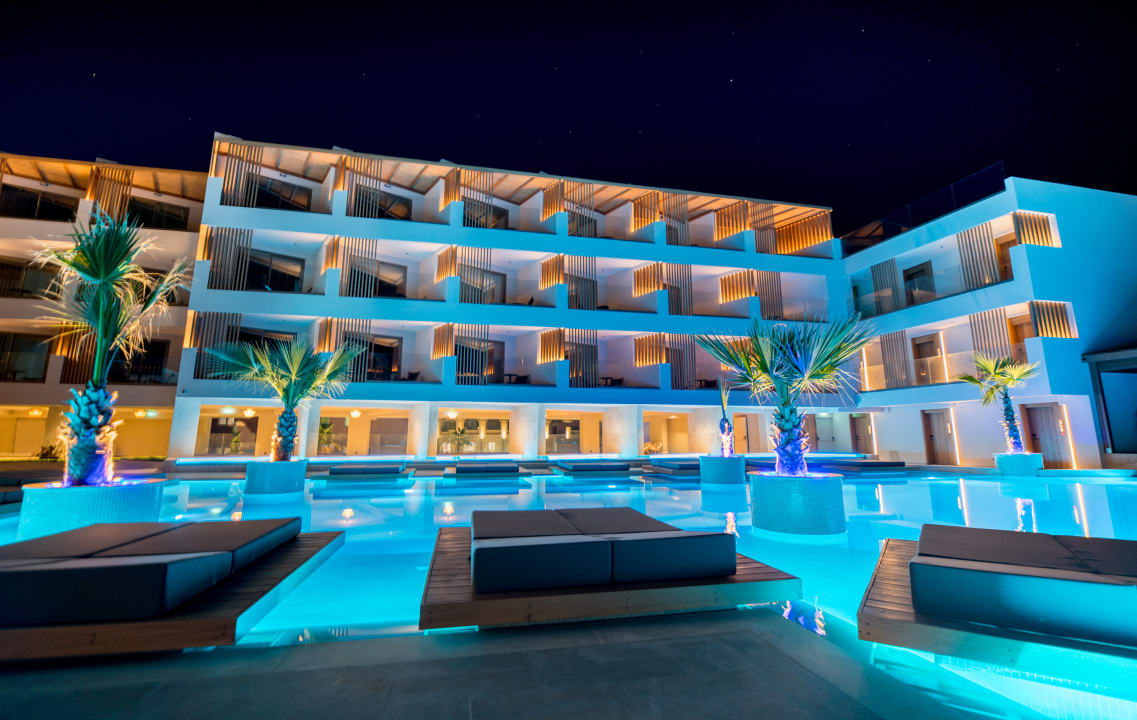 Außenansicht AKASHA Beach Hotel & Spa