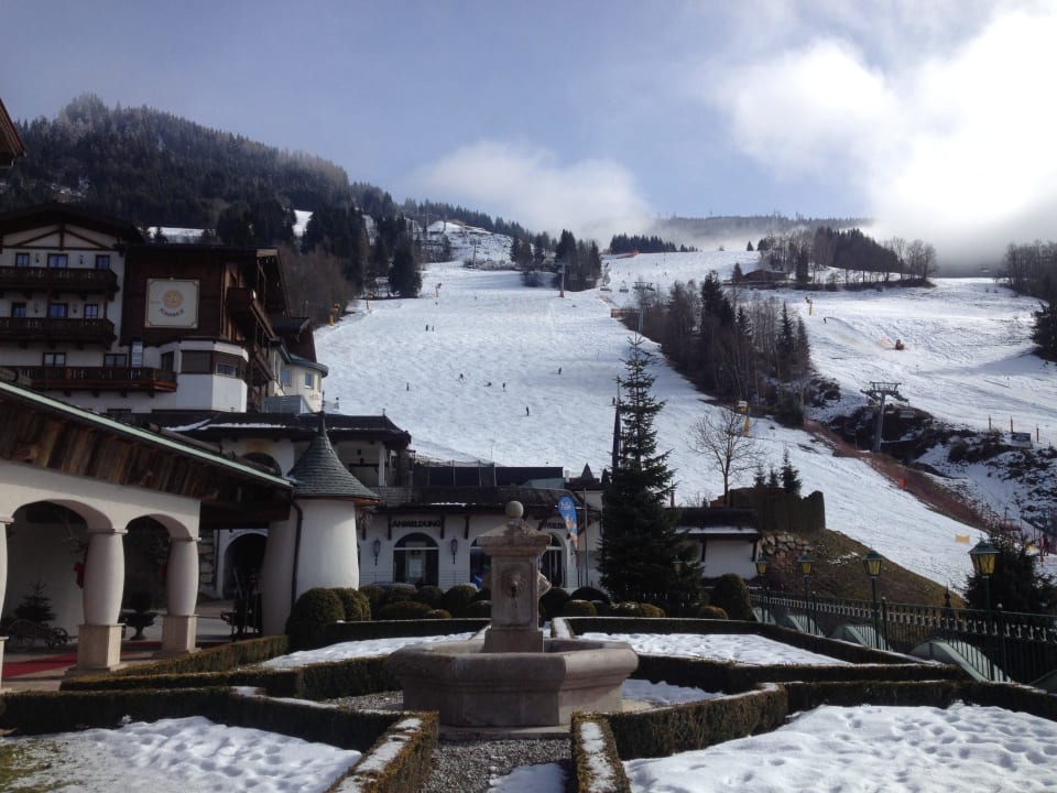 Hotel i widok na stoki narciarskie Hotel Oberforsthof