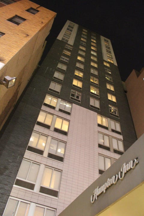 Nachtansicht von außen Hampton Inn Madison Square Garden