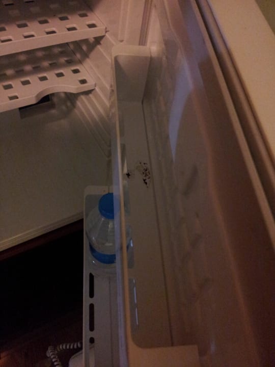 Dreck in der Minibar Petunya Beach Resort