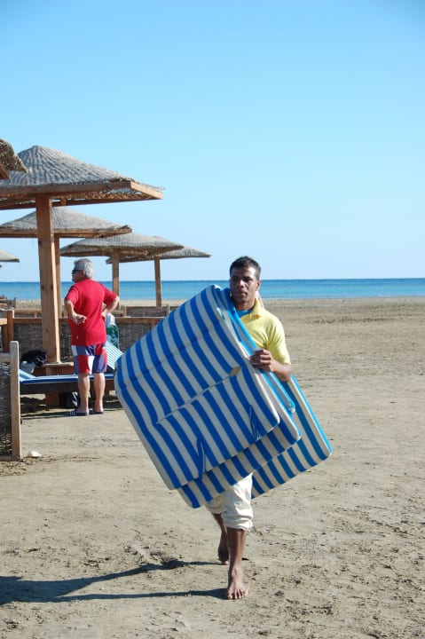 Liegen wurden uns auch immer gebracht Lahami Bay Beach Resort