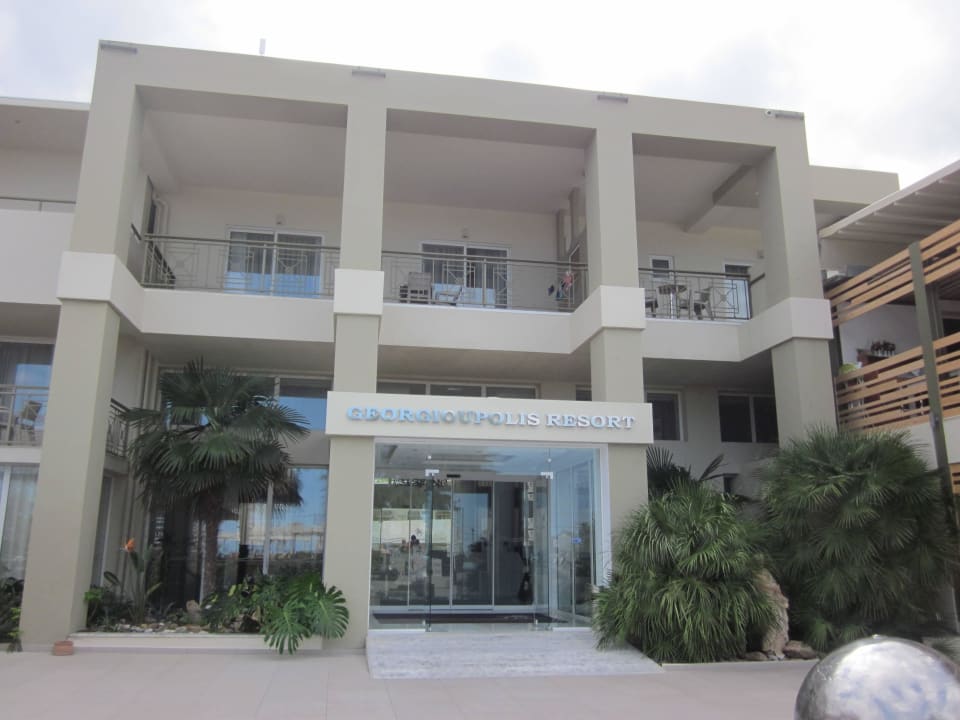 Hoteleingang HARPIN Georgioupolis Resort Aquapark & SPA