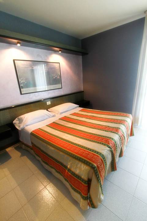 Zimmer Hotel Parigi 2