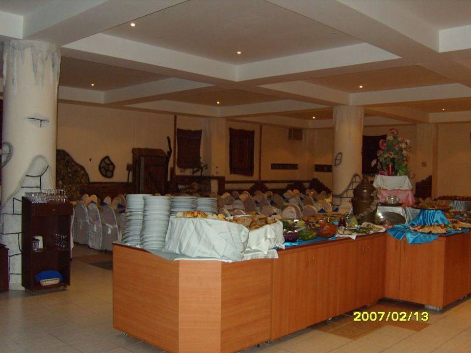 Der halbe Speisesaal! Hotel Halici