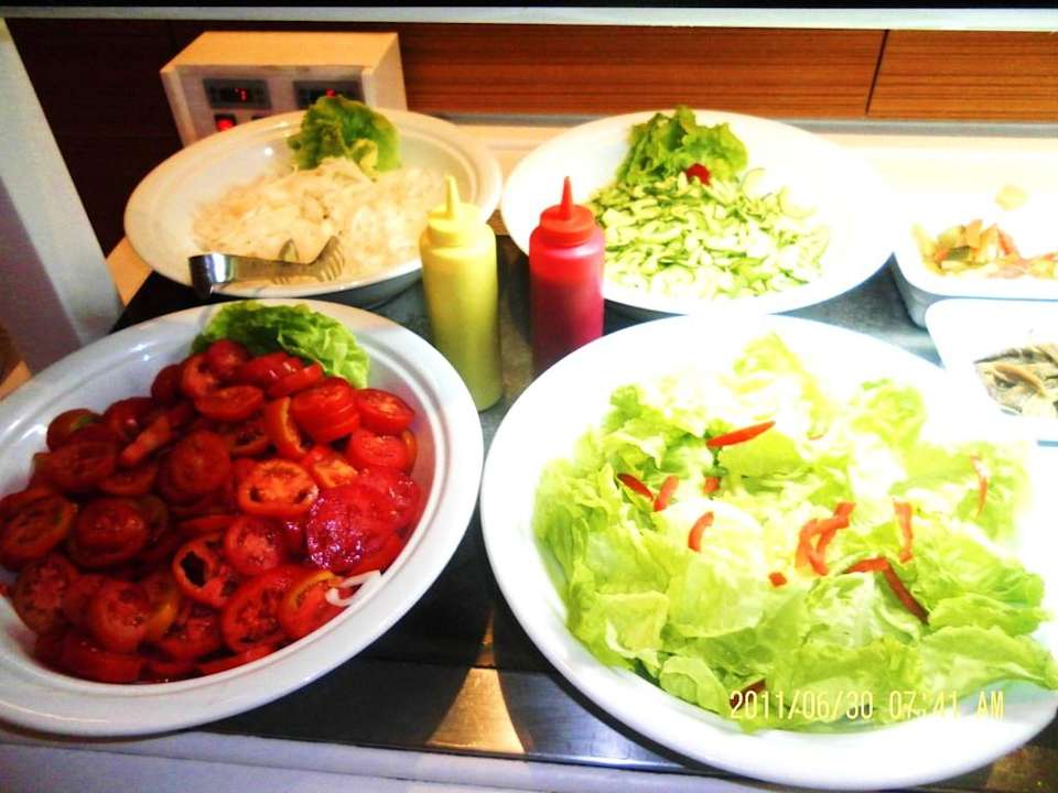 Teil des Frühstücksbüffets The Orangers Beach Resort and Bungalows