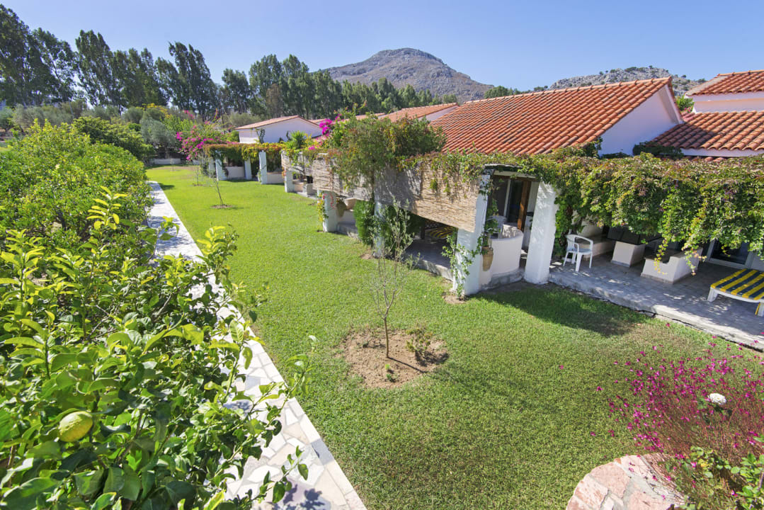 Gartenanlage Elefteria Apts & Suites