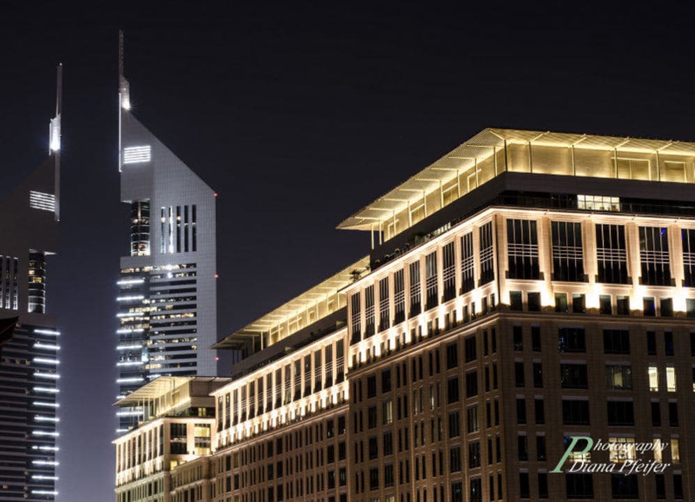 ...von Poolanlage gesehen Rose Rayhaan by Rotana