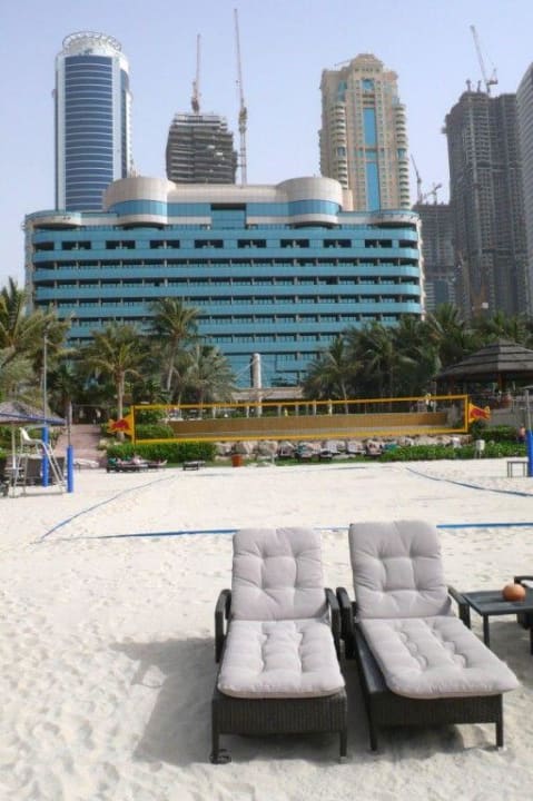 Hotelansicht vom Strand Le Meridien Mina Seyahi Beach Resort & Waterpark