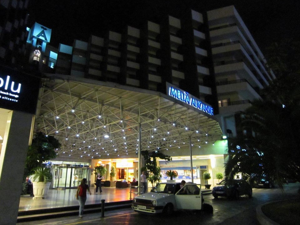 Entrance Hotel Meliá Alicante