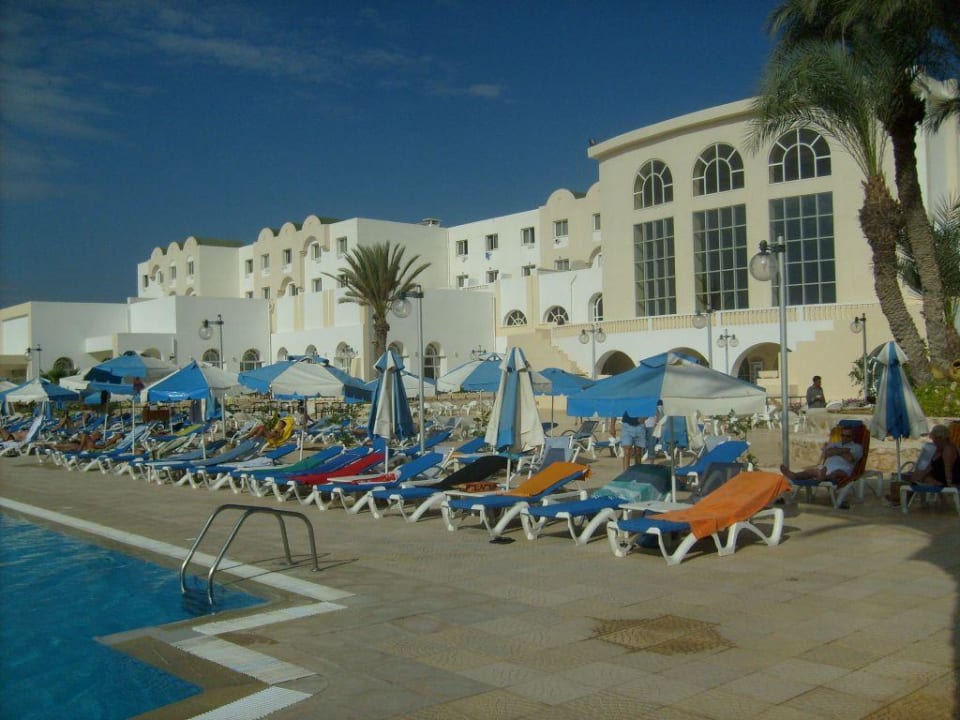 Hotel vom Pool aus gesehen Djerba Castille