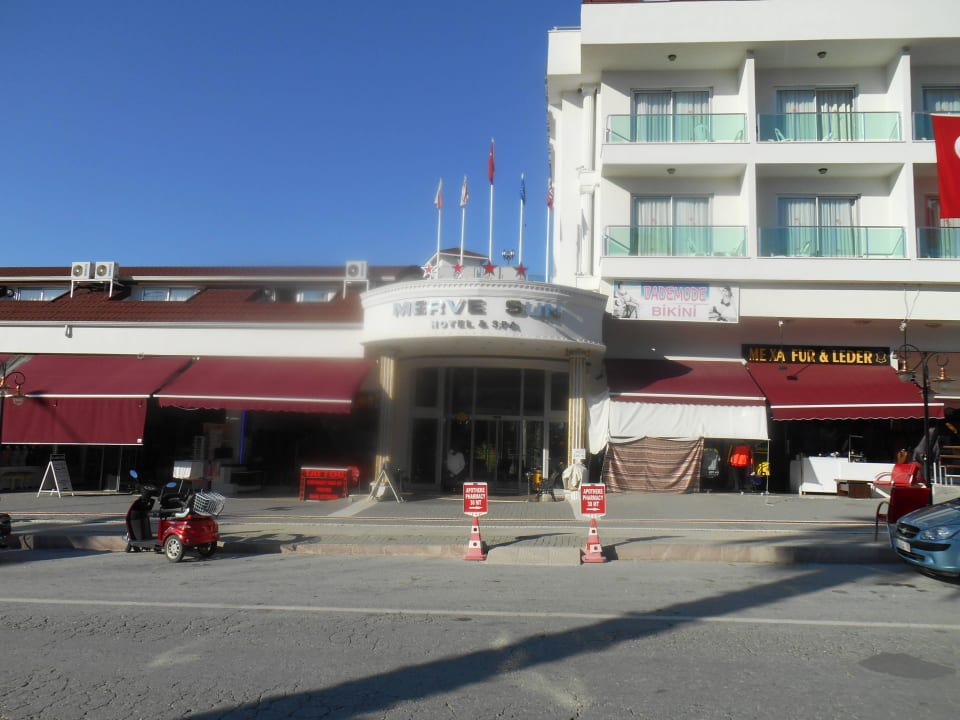 Von der Straße aus unspektakulär, von innen schön Merve Sun Hotel & Spa