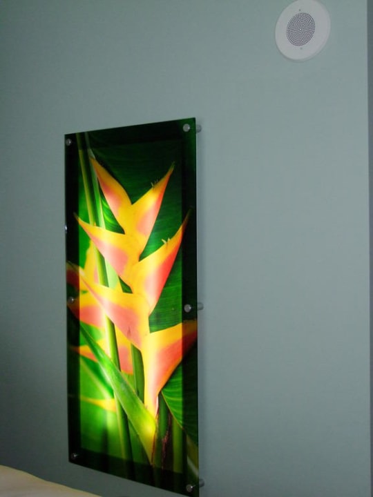 Beleuchtetes Bild im Zimmer The Palms Hotel & Spa