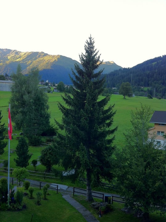 Blick vom Zimmer/Balkon Sunstar Hotel Klosters