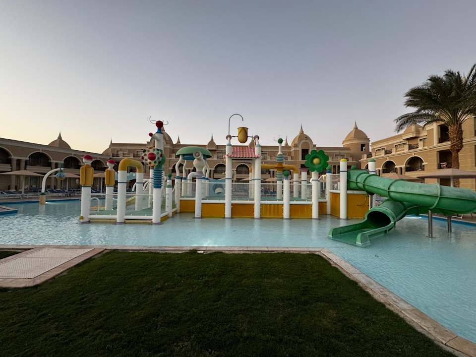 Pool Titanic Royal