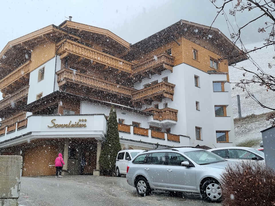 Außenansicht Hotel Pension Sonnleiten - Tux