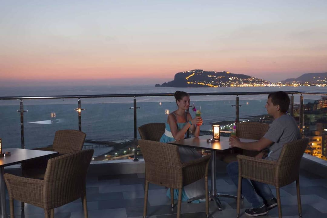 Roof-Bar Diamond Hill Resort Hotel