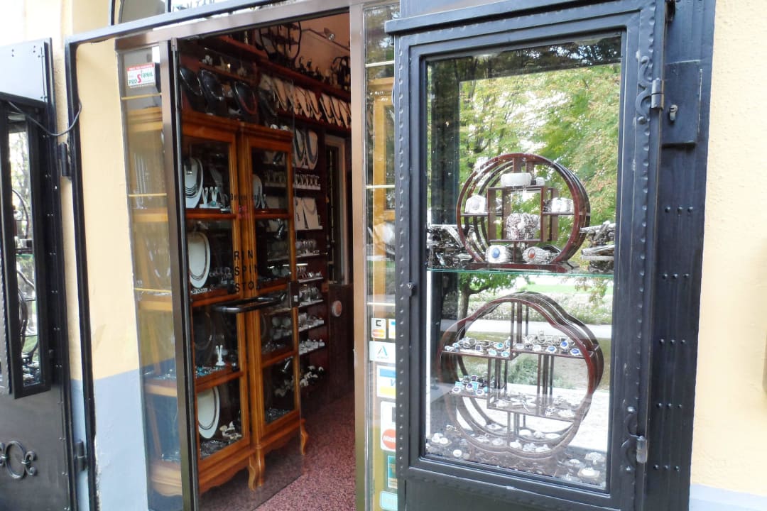 Посудная сувенирная лавка Grand Hotel Rogaška Komfort