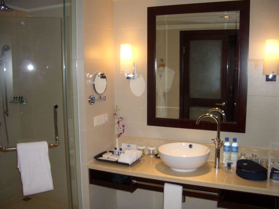 "Bath Room Excecutive Fl..." Hotel Holiday Inn Shifu Guangzhou