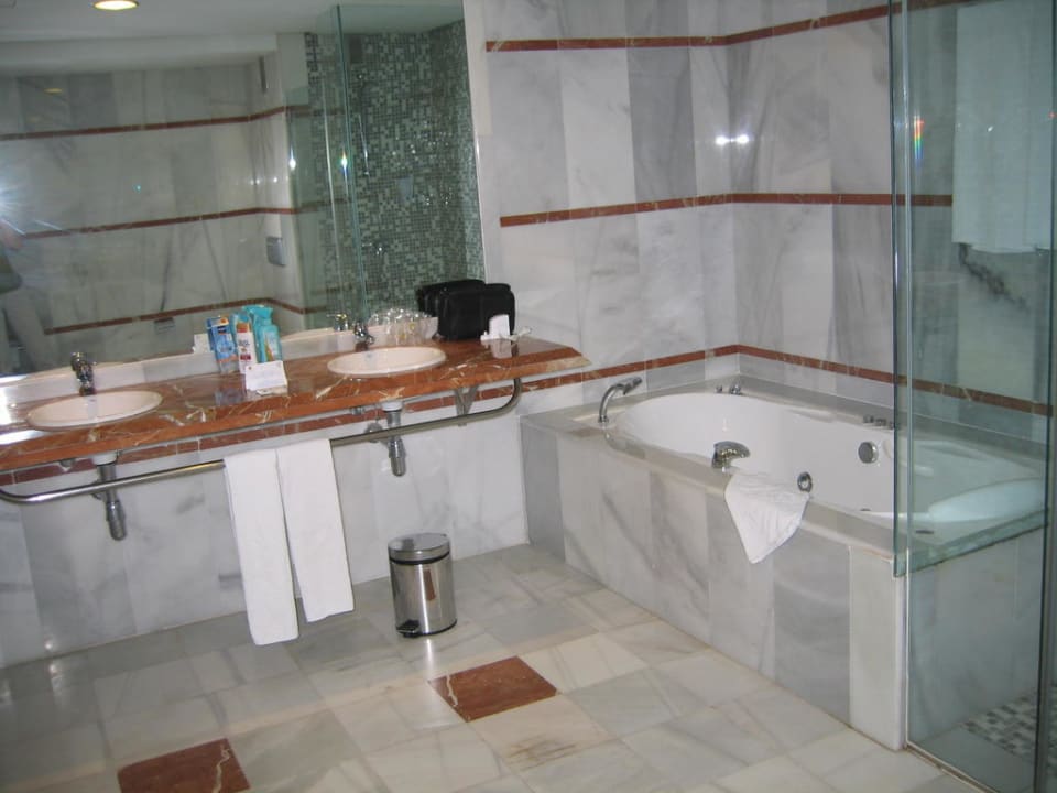 Badewanne und Waschbecken R2 Pajara Beach