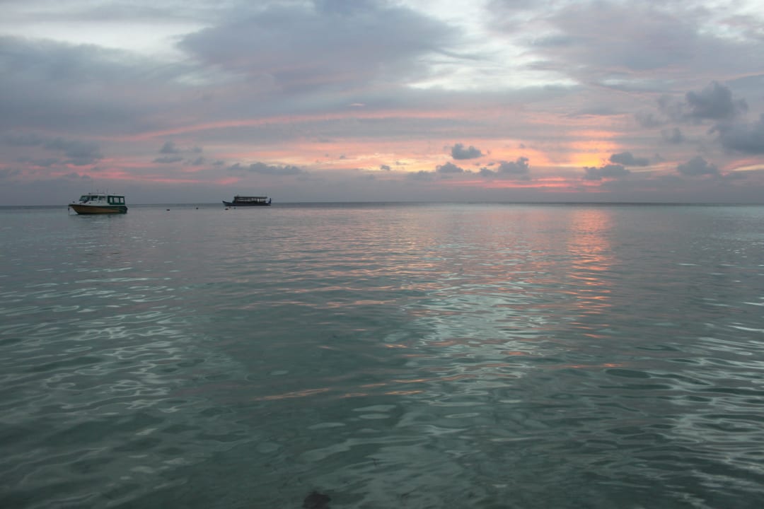 Sonnenuntergang Embudu Village